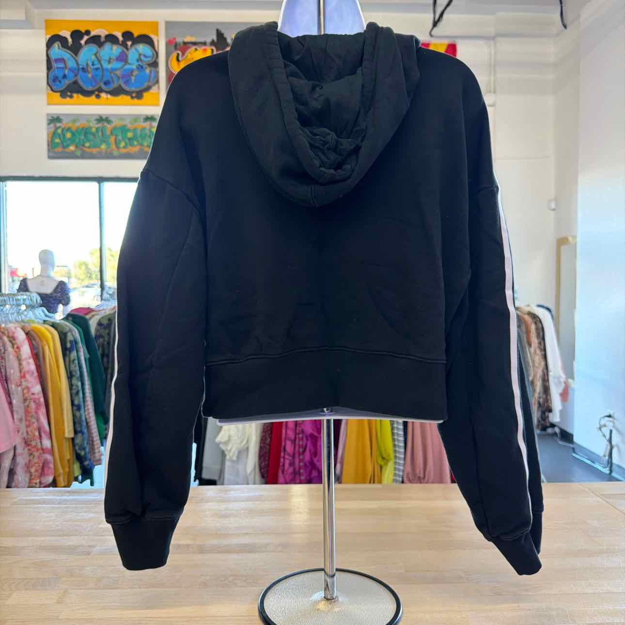 Adidas Size XS Black Preloved Crop Sweatshirt