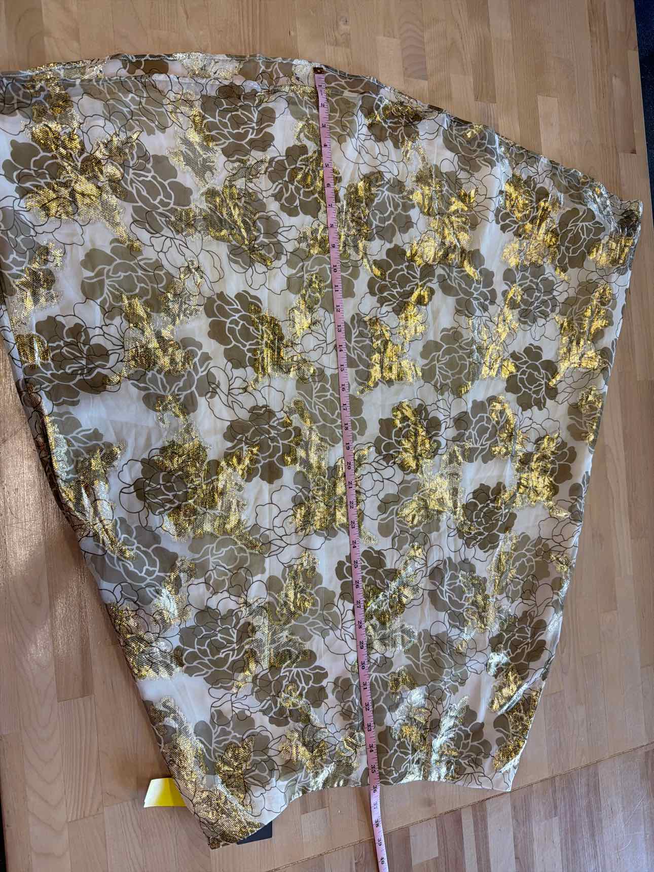 Vince Camuto Size XL White & Gold Skirt