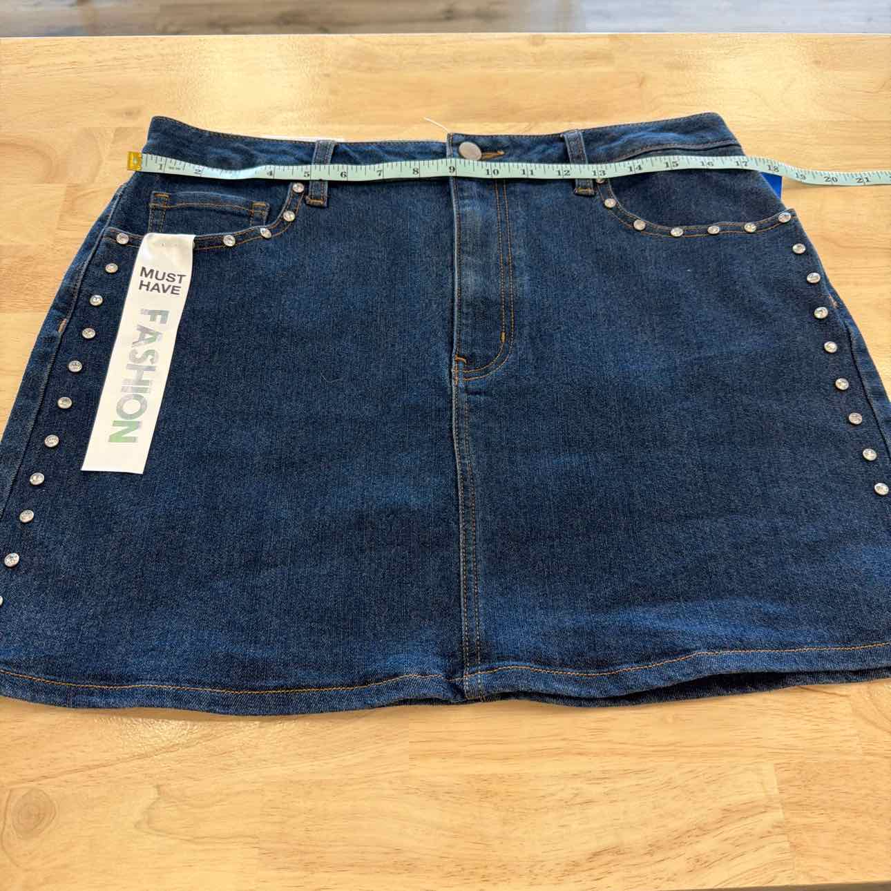 TINSELTOWN Size 13 Studded High-Rise Mini Skirt - Rinse Wash