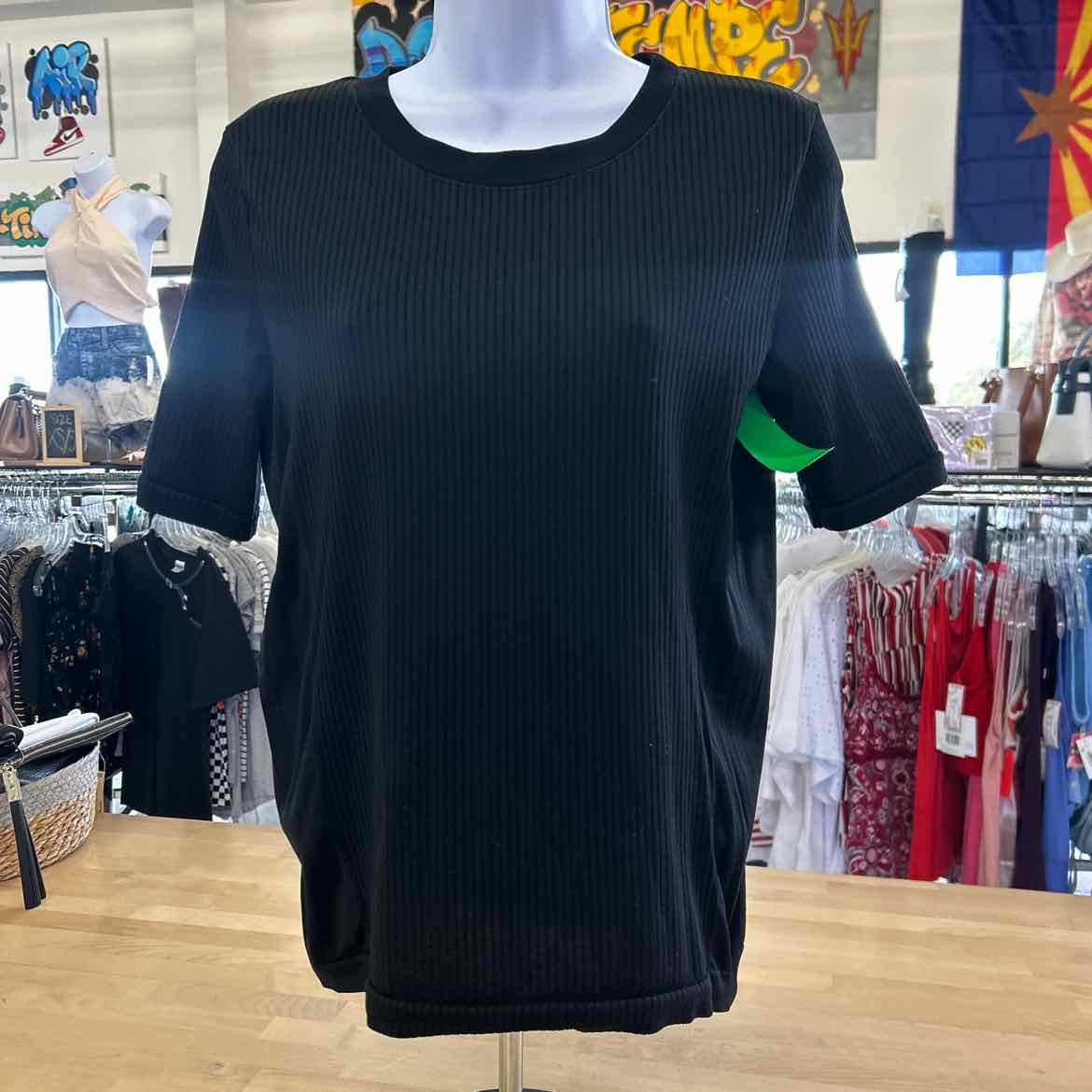 Athleta Size M Black Preloved Athletic Tee