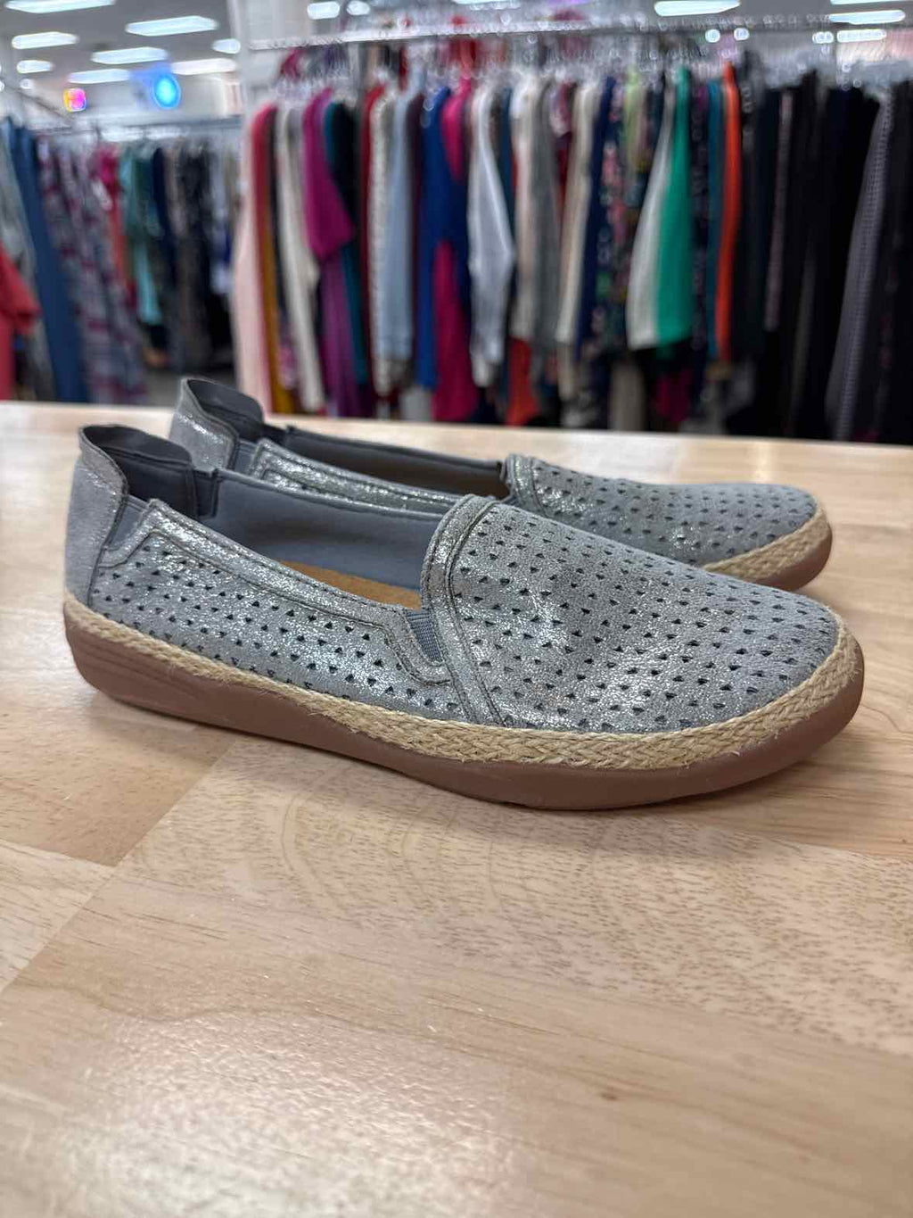 Clarks Size 6 Silver Danelly Perforated Preloved Slip On Espadrilles