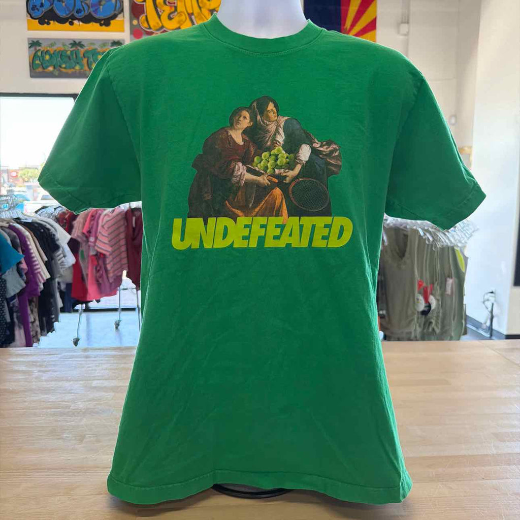 Undefeated Size M Green Preloved MENS T-shirt