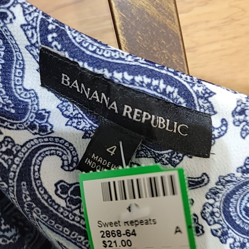 Banana Republic Size 4 Blue White Paisley Blouse