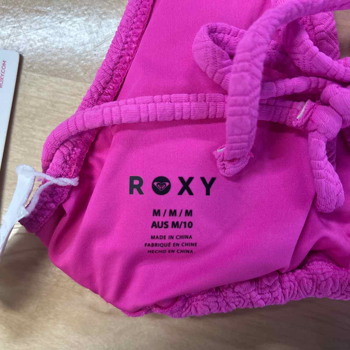 Roxy Size M Haliewa Built-up Triangle Bikini Top