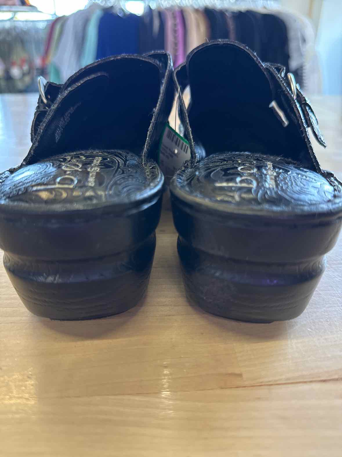 B.O.C. Size 10 Black Leather Preloved Clogs