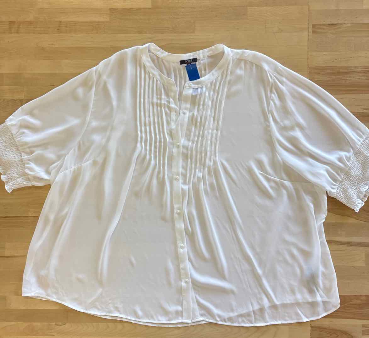 NYDJ Size 4X White Short Sleeve Buttin Down Blouse