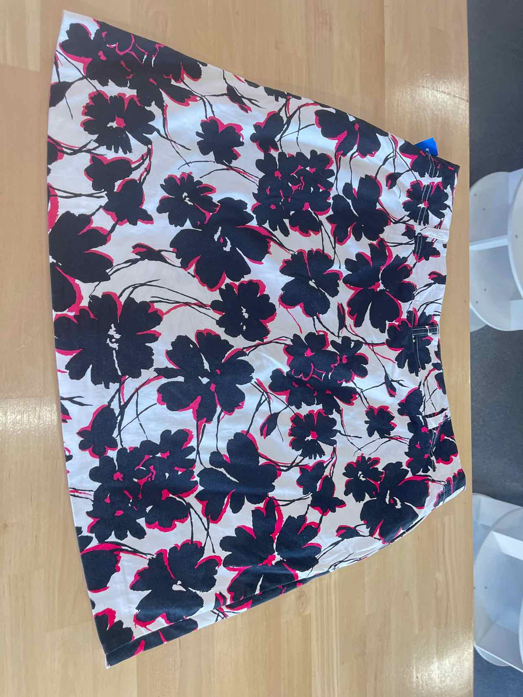 Charter Club Size 12 White Black Pink Preloved Skirt