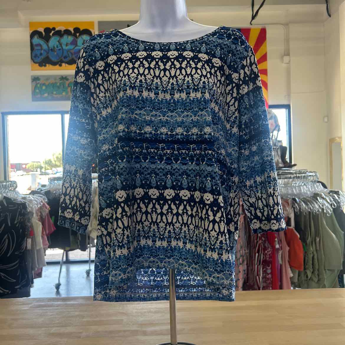 Emily Daniiels Size PL Blue White Preloved Blouse LS