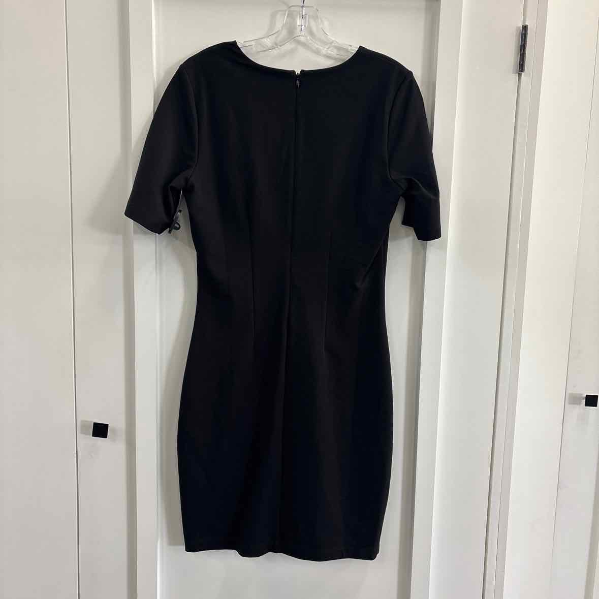 White House Black Market Size 8 Black Preloved Dress
