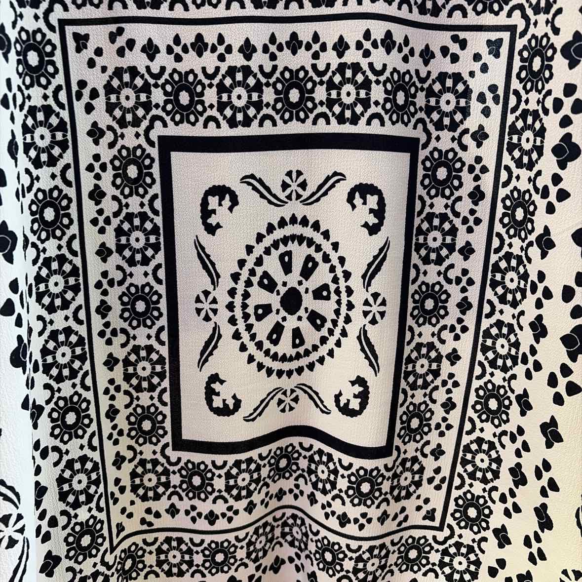 AntiliaFemme Size 2X BLACK & WHITE Used Blouse