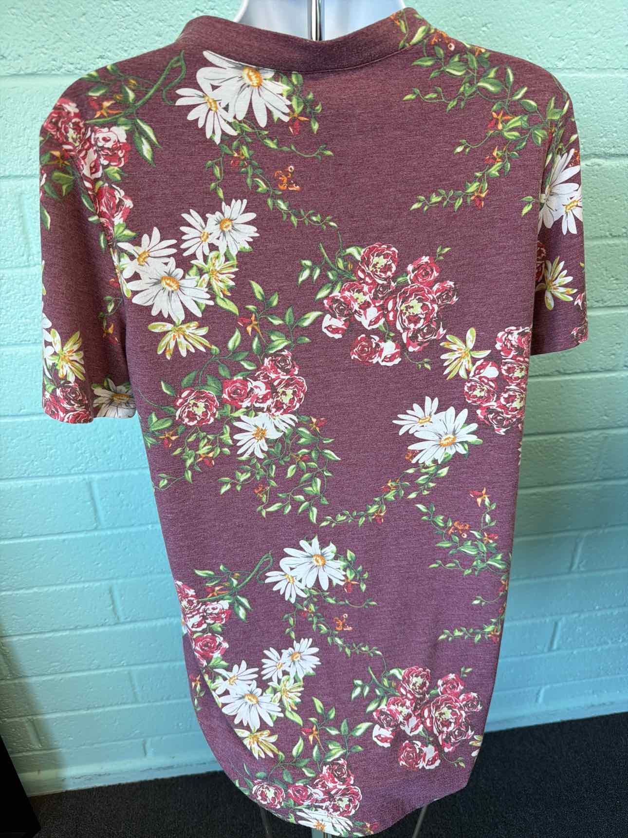 Size M Purple Print Shirt
