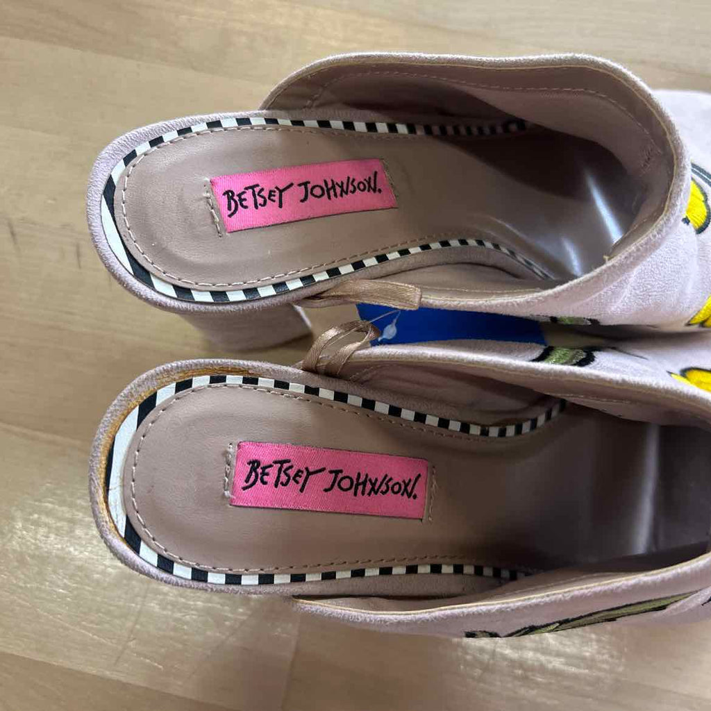 Betsey Johnson Size 9 Pink Preloved Mules
