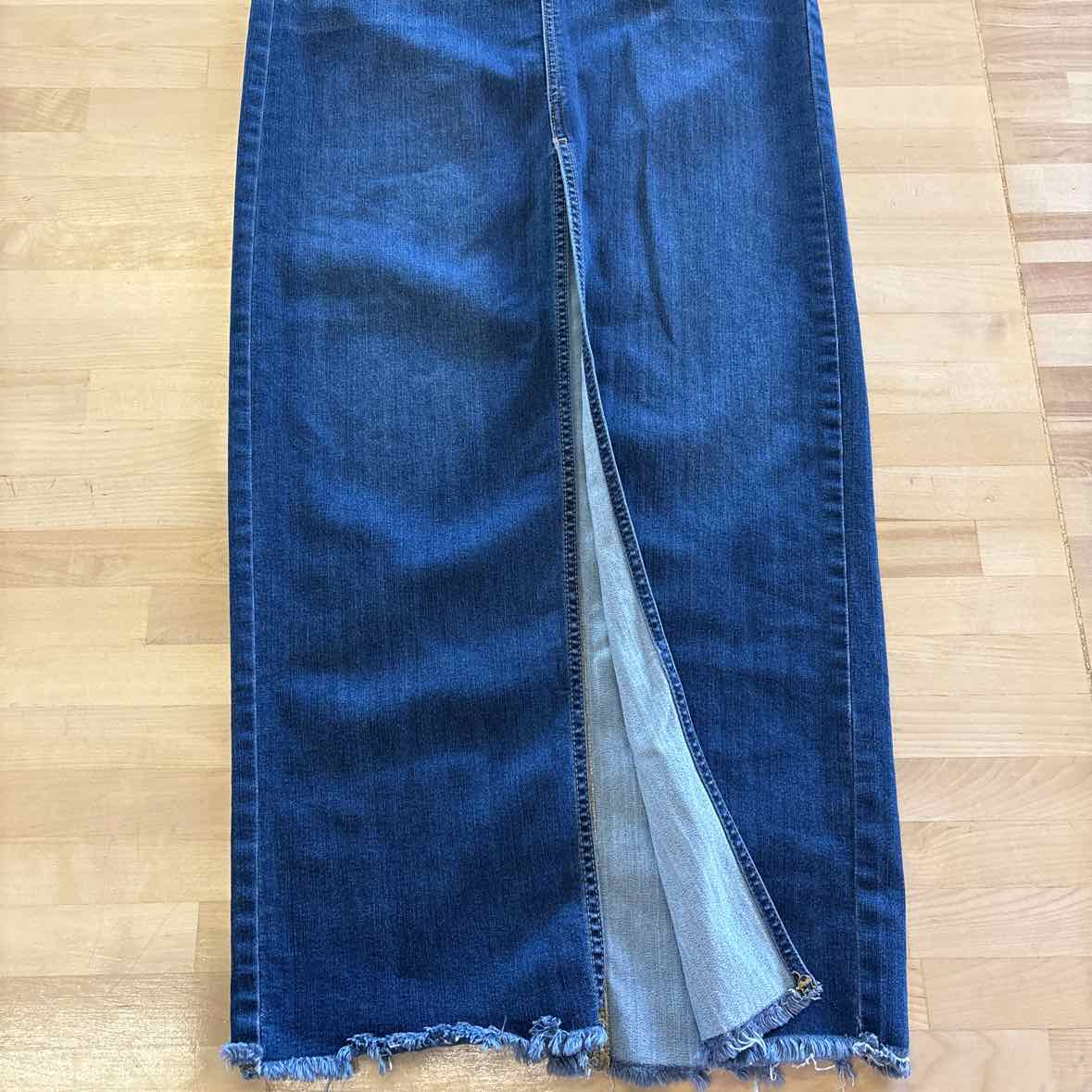 TINSELTOWN Size 0 Blue Denim Preloved Skirt