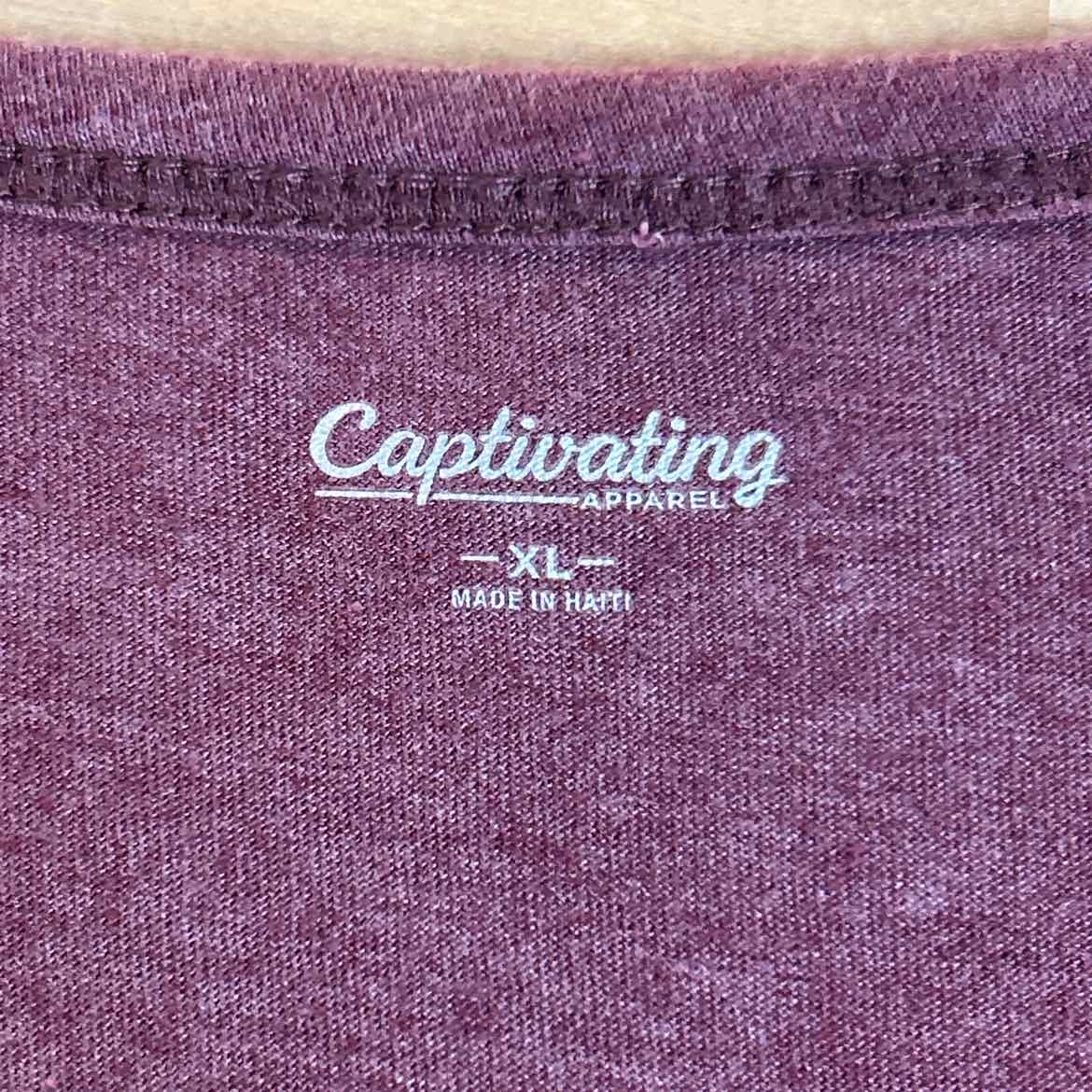 Captivating Size XL Red Preloved Longsleeve