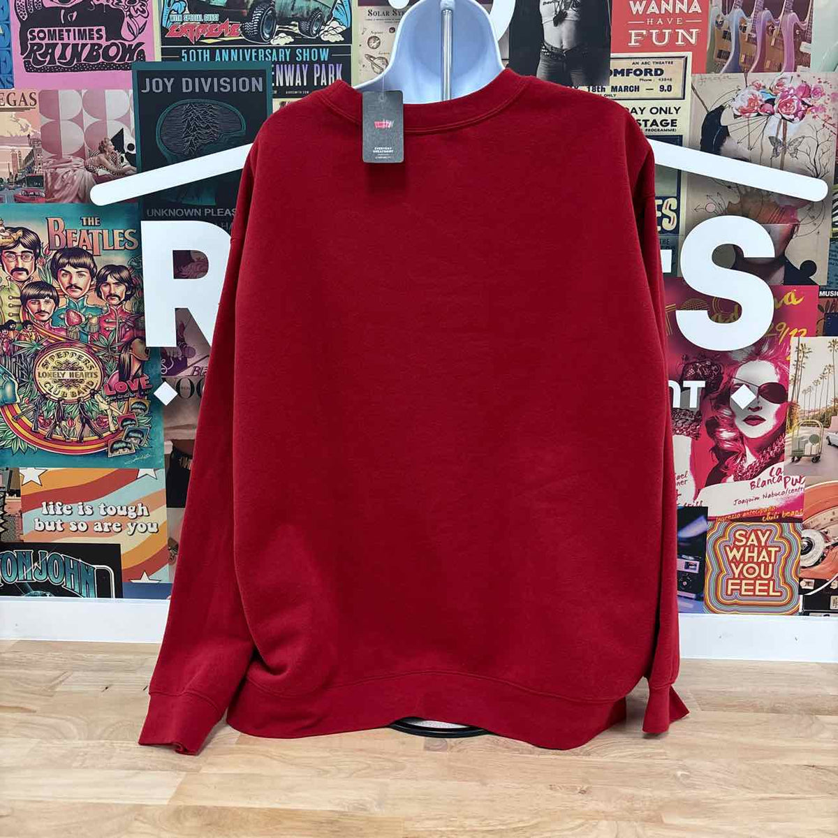 Levi's Size 1X Plus Size Everyday Crewneck Sweatshirt - Rhinestone Rythmic Red