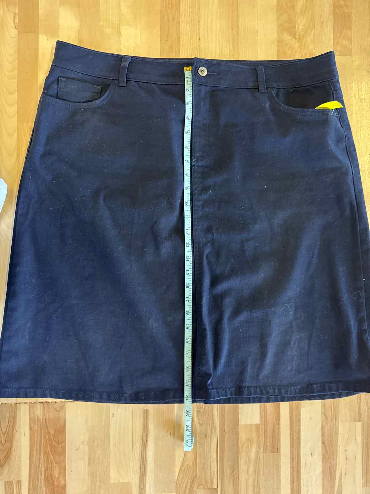 Liz Claiborne Size 18 Black Skirt