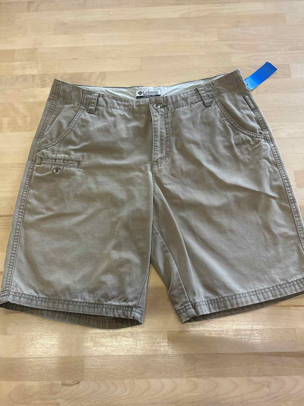 Columbia Women Size 10 Tan Preloved Shorts