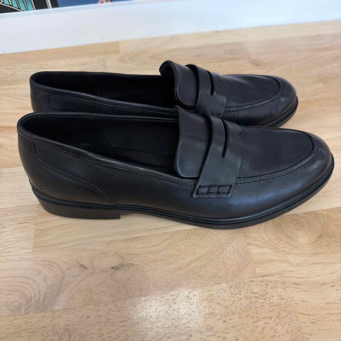 Ecco Size 41 Black Preloved Flats