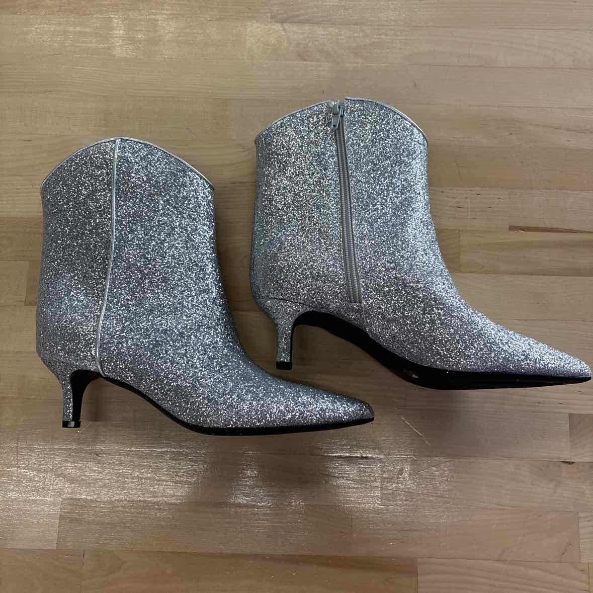On 34th Aatira Tulip Booties