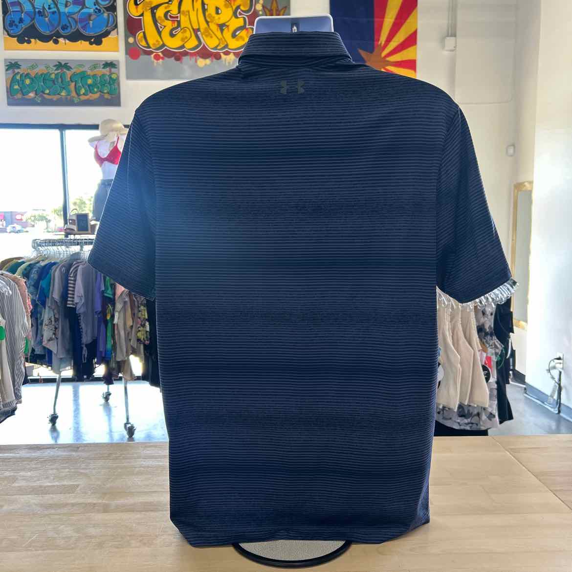 Under Armour Size M Navy Preloved MENS Polo