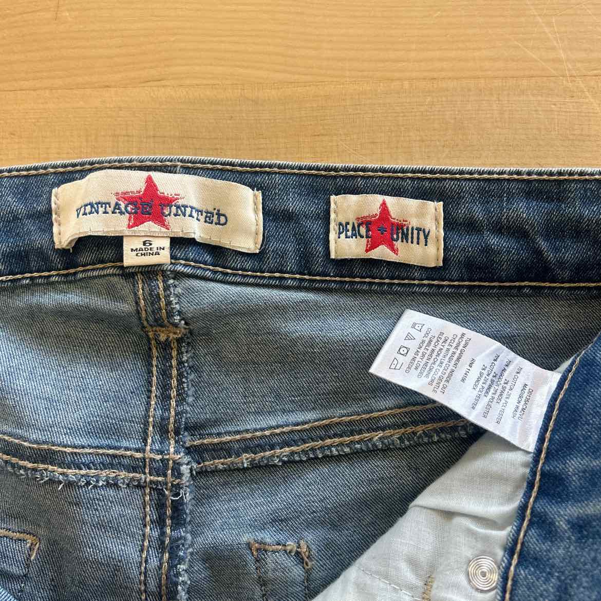 Vintage United Women Size 6 Blue Denim Preloved Shorts