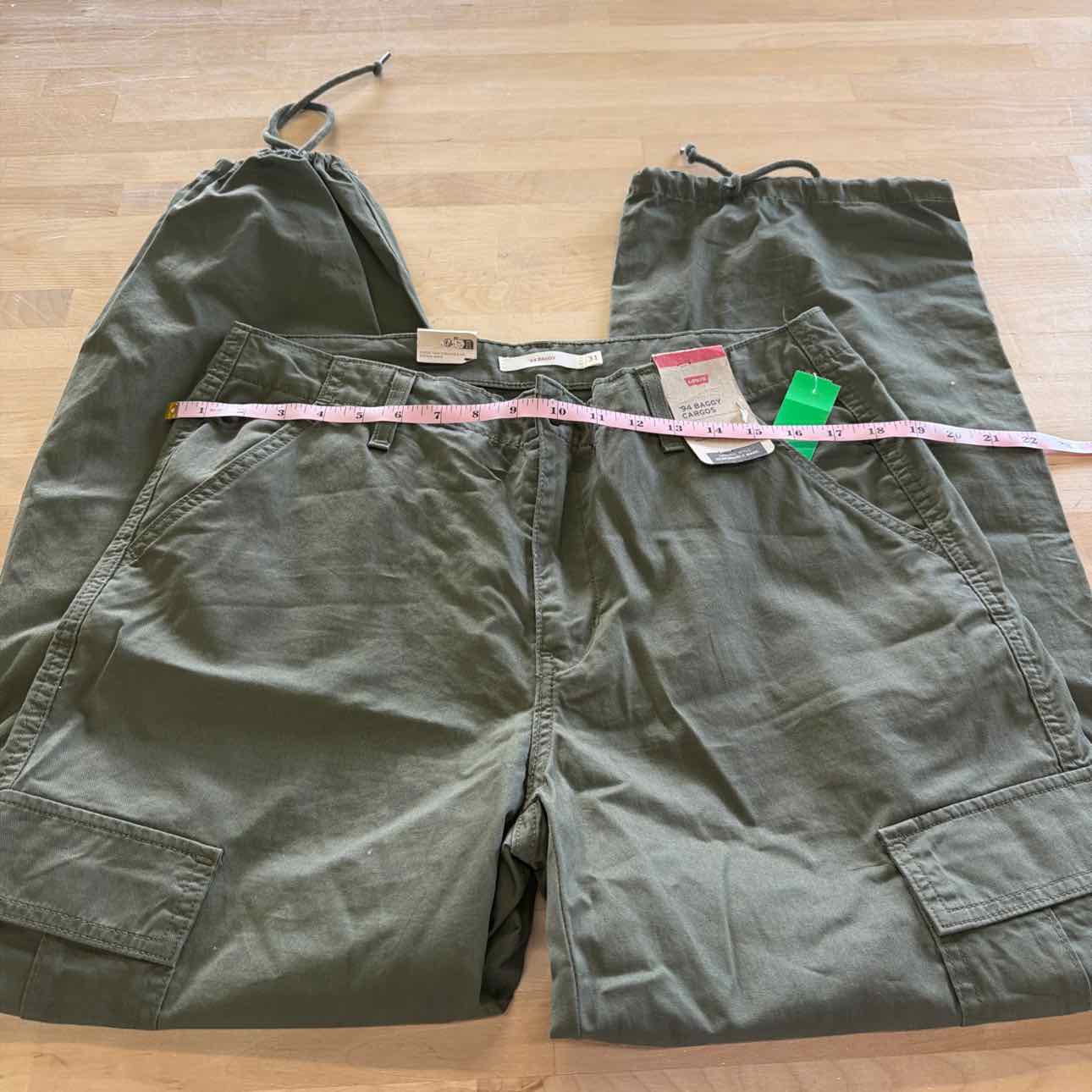 Levi's '94 Baggy Cargo Pants - Women's 31x30