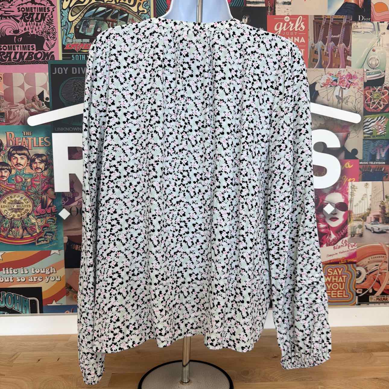 On 34th Size M  Printed Pintuck Blouse