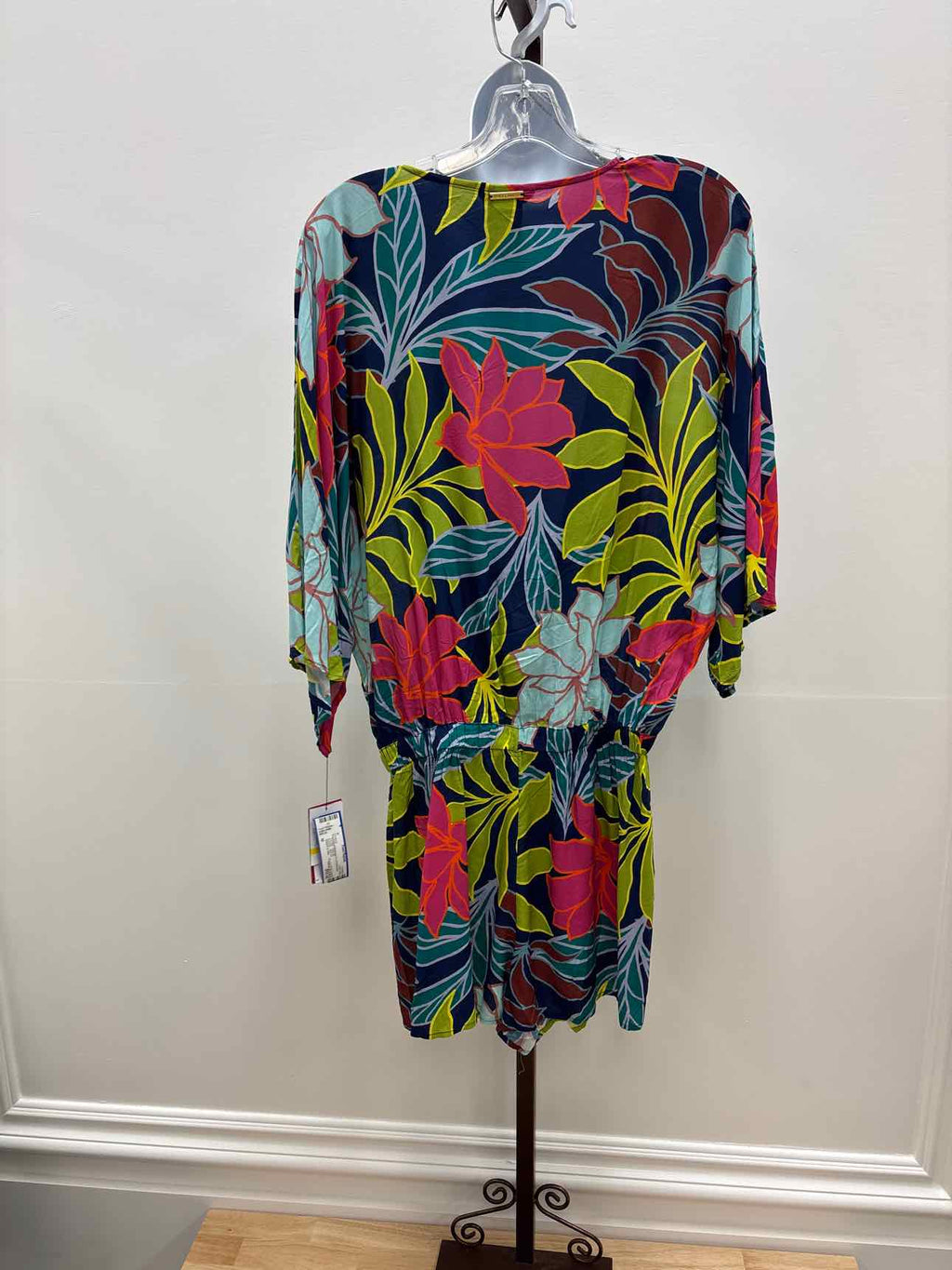 Vince Camuto Size M Plunging V-Neck Romper Cover-up - Multi