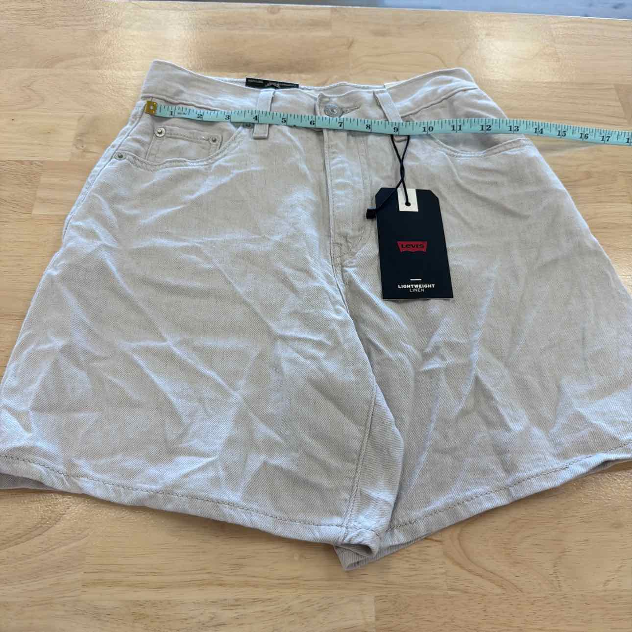 Levi's Women Size 24 Tan New Shorts