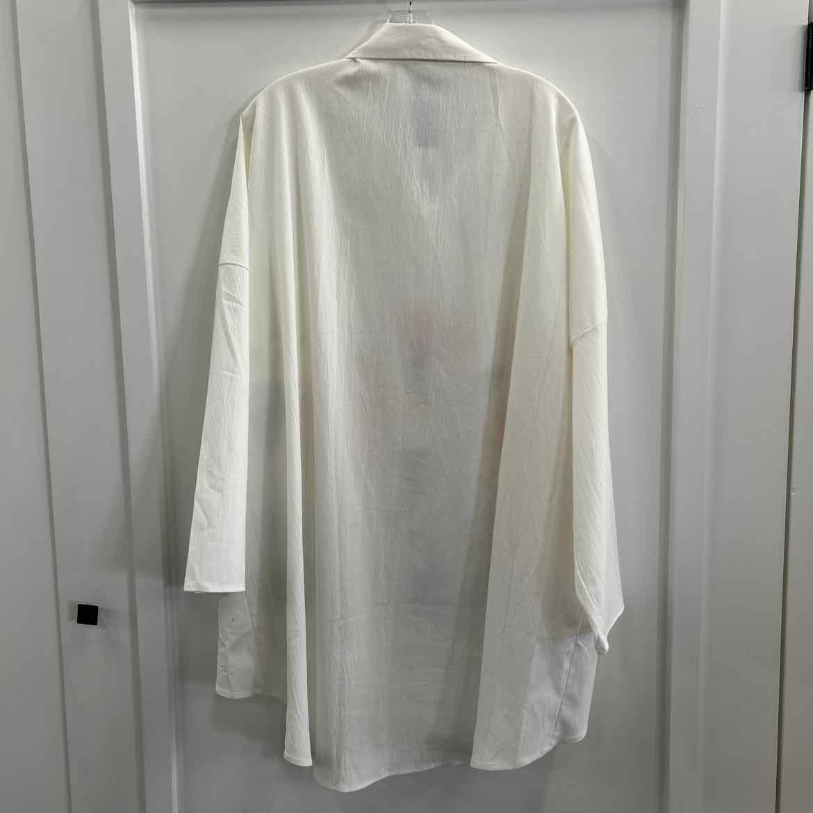 ZoLucky Size 2X White Preloved Button Down LS