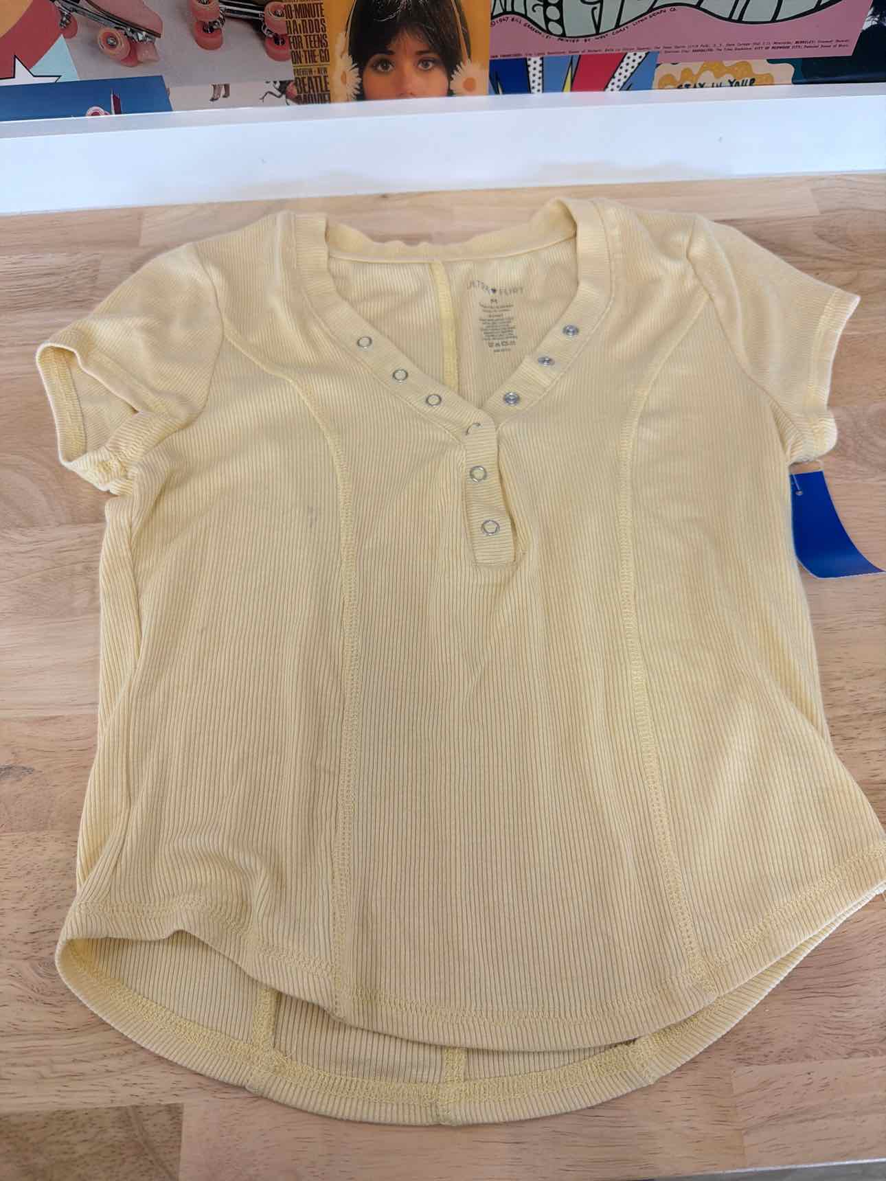 ultra flirt Size M Ribbed Cropped Henley Short Sleeve