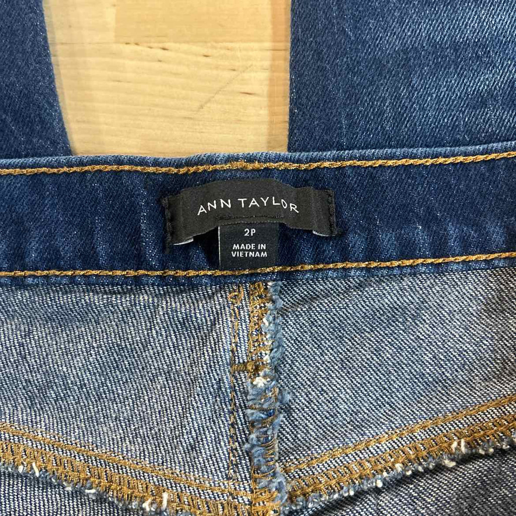 Ann Taylor Size 2 Blue Denim Preloved Jeans