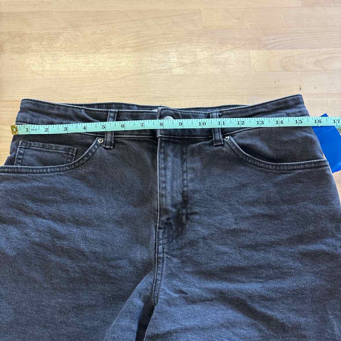 H&M Size 8 Black Shorts