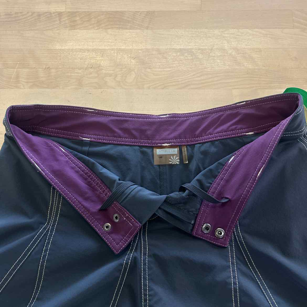 Athleta Women Size 14 Gray Preloved Skorts