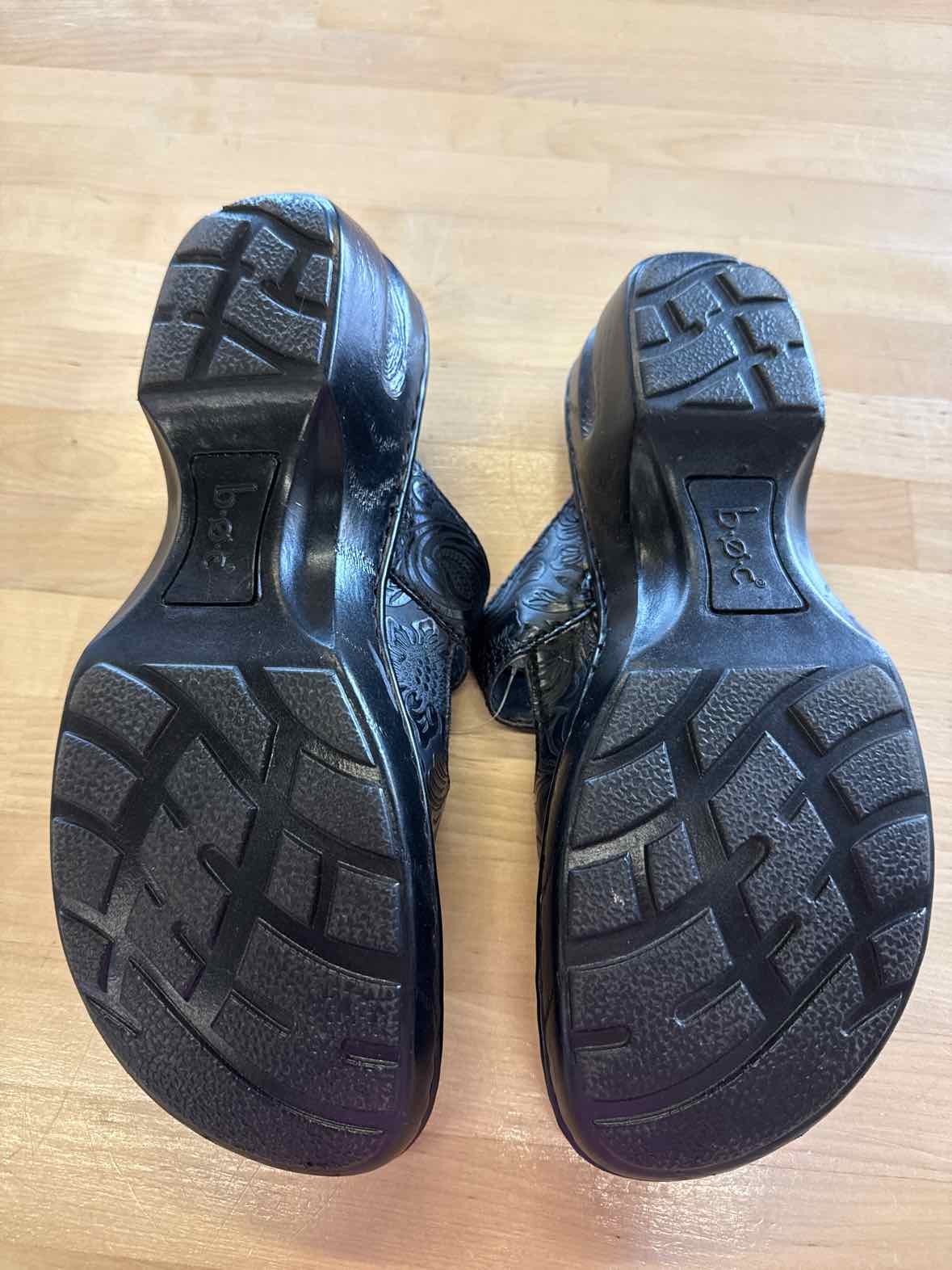 B.O.C. Size 10 Black Leather Preloved Clogs