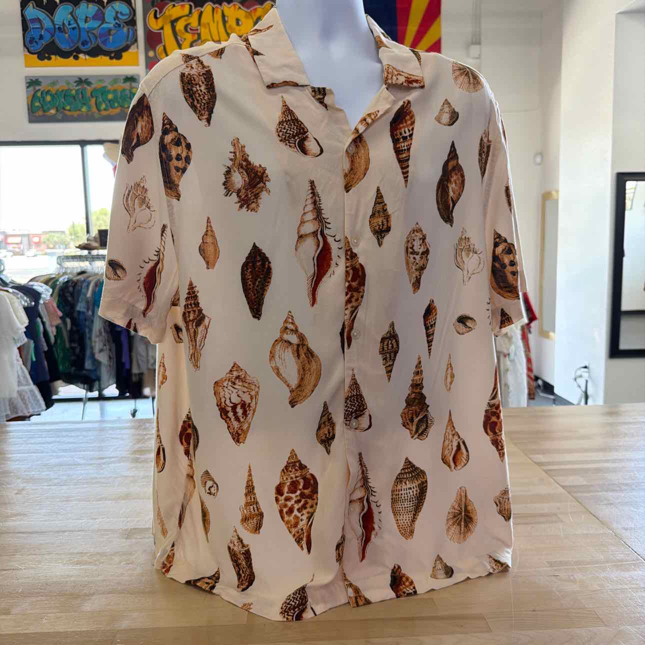 H&M Size XL Tan Preloved MENS Button Down Shirt
