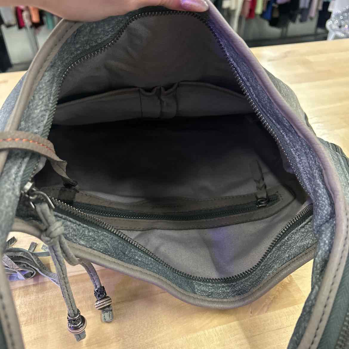 OLD TREND Women's Genuine Leather Dorado Expandable Hobo Bag