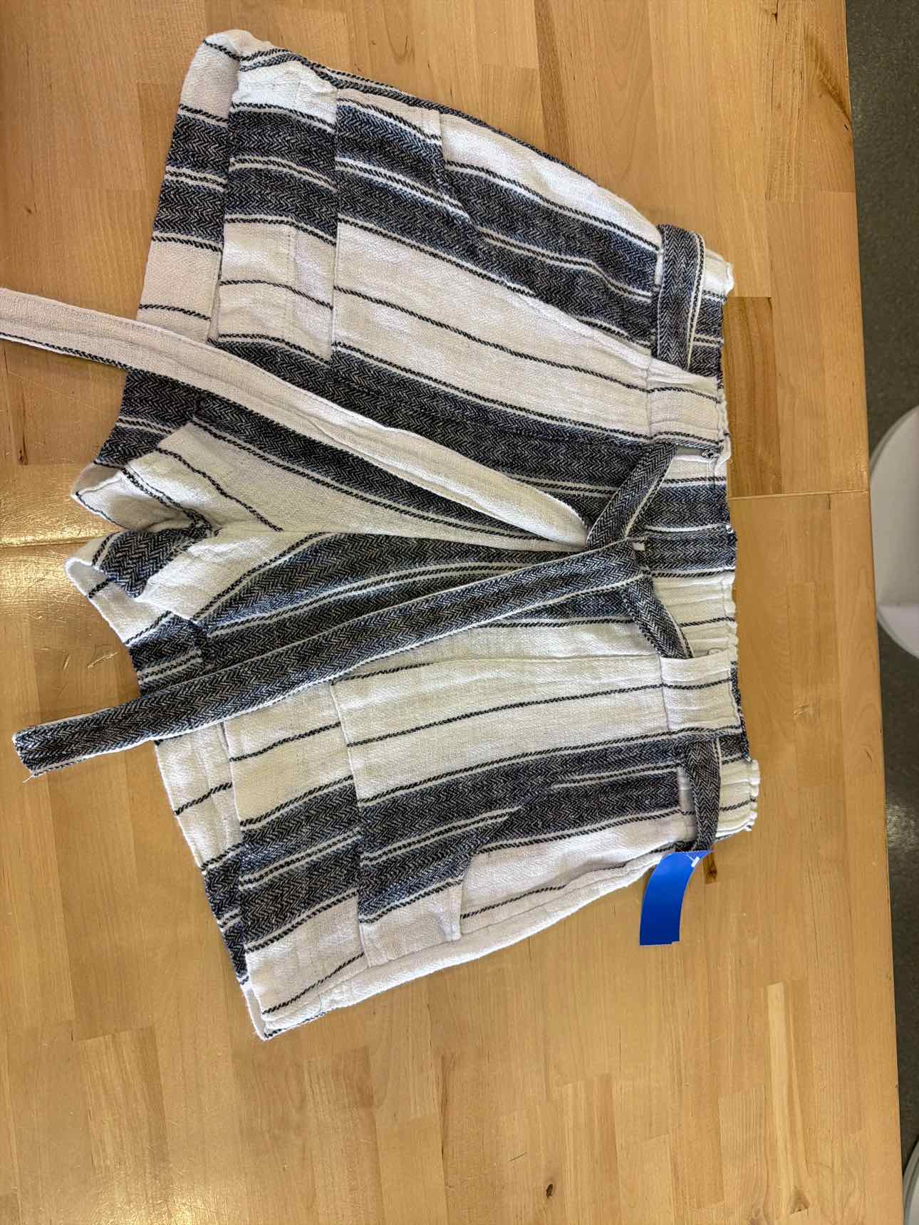 Indigo Rein Women Size L Blue/White Preloved Shorts