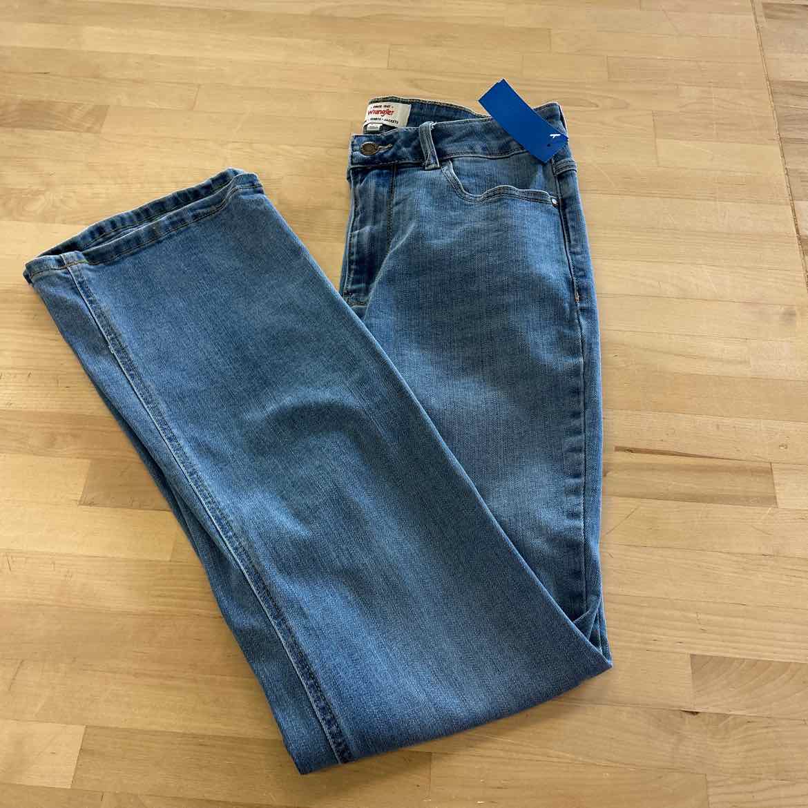 Wrangler Size 6 Blue Denim Preloved Jeans