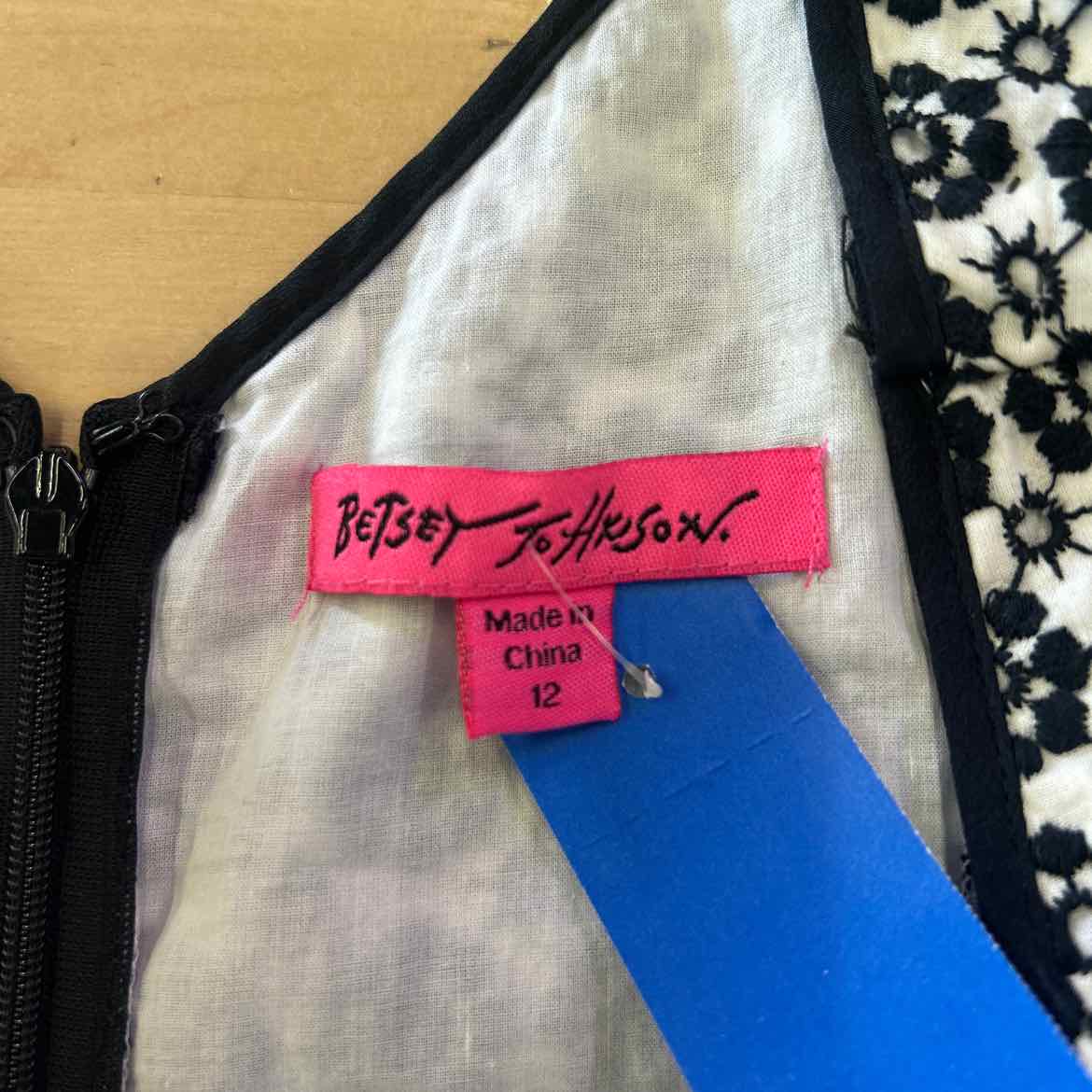 Betsey Johnson Size 12 Black White Preloved Dress