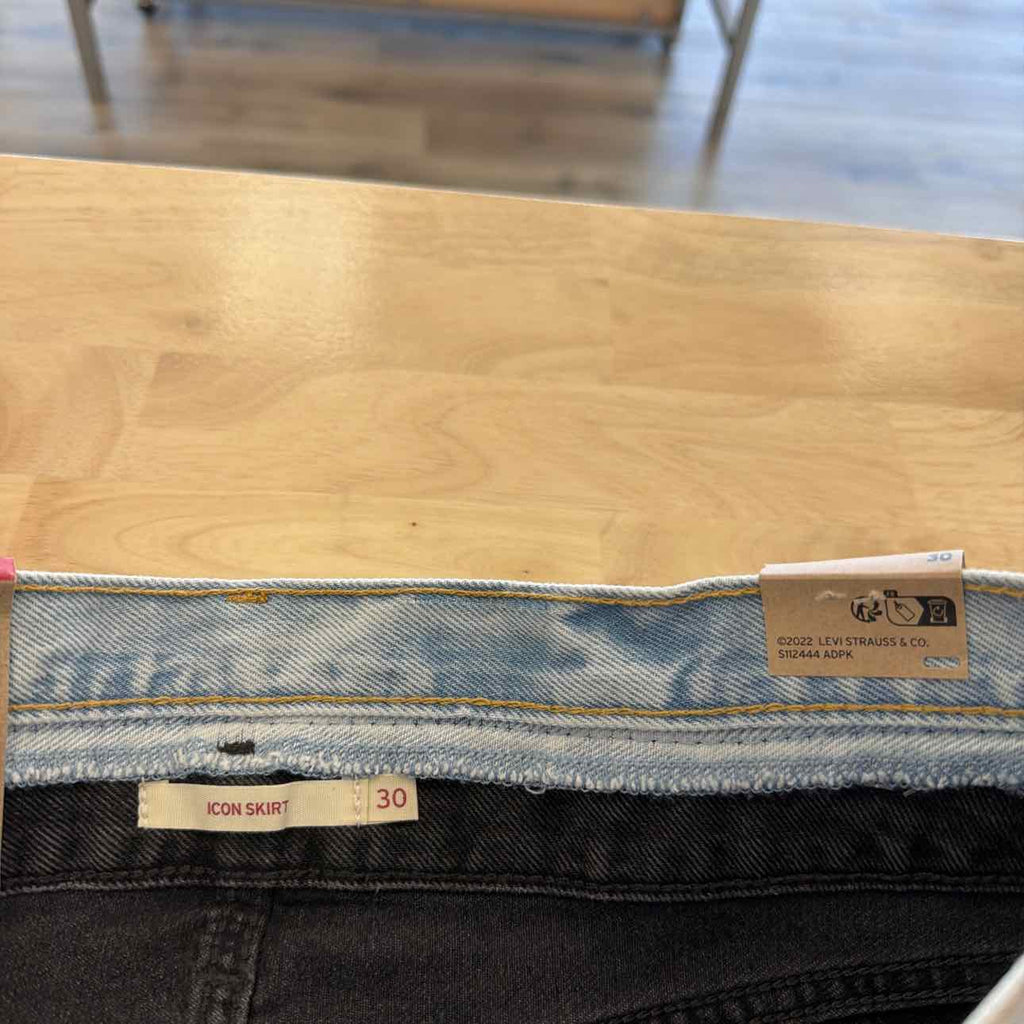 Levi's Size 30 Black New Skirt