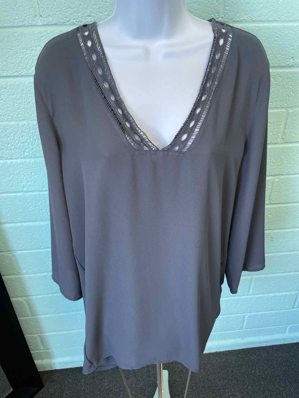 Loft Size L Gray Blouse
