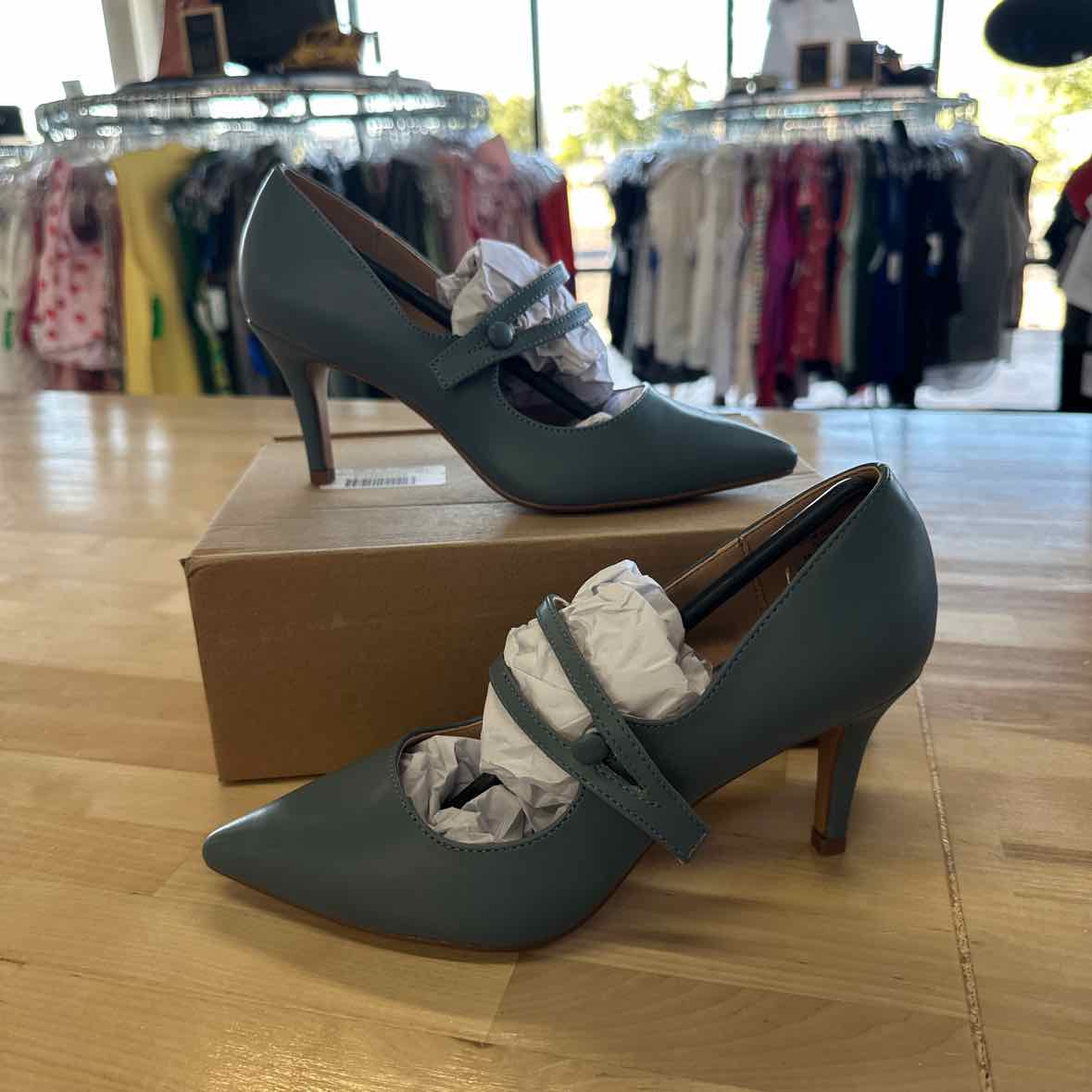 Journee Collection Shoe Size 6.5 Blue Heels