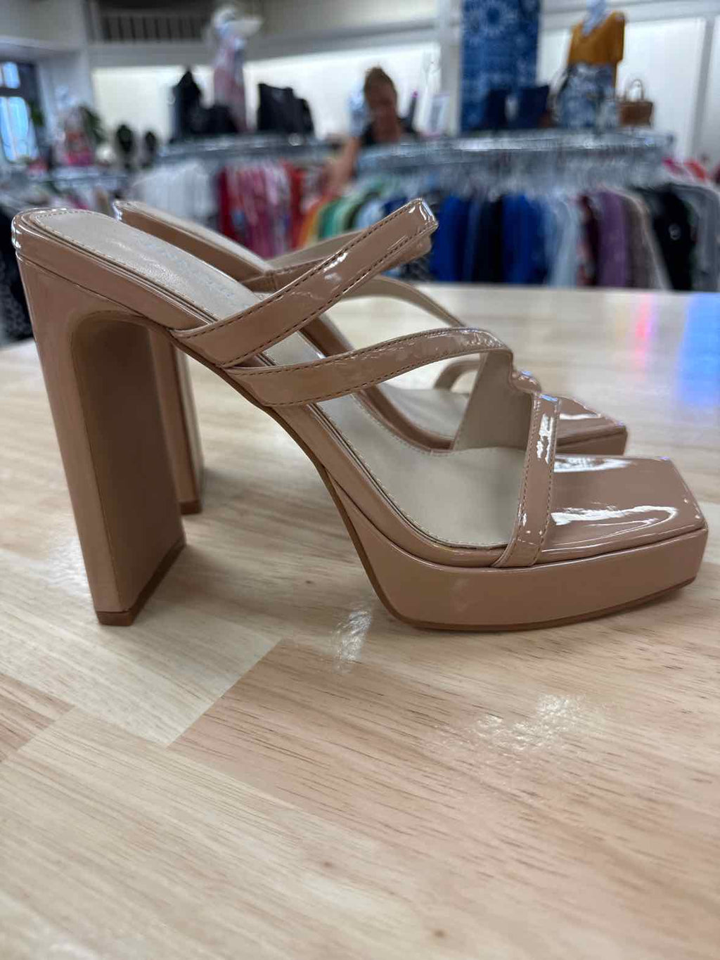 Kenneth Cole Size 7 Tala Asymmetrical Platform Sandals - Buff