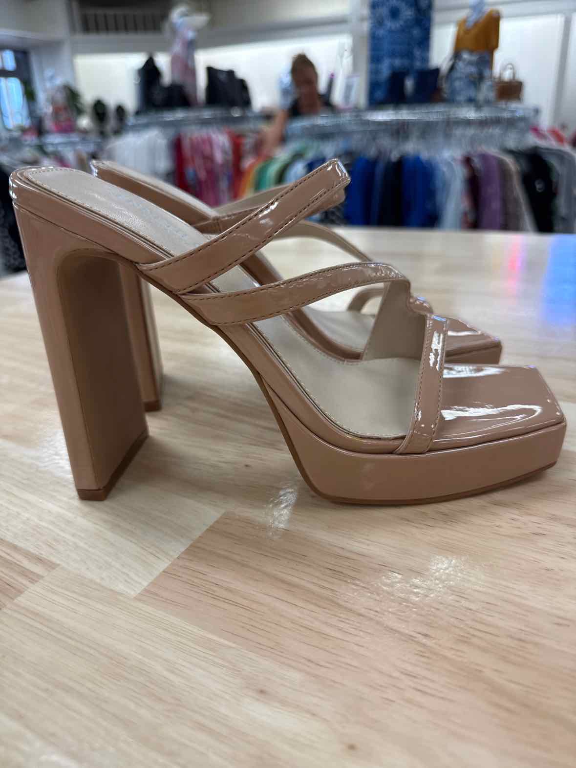 Kenneth Cole Size 7 Tala Asymmetrical Platform Sandals - Buff