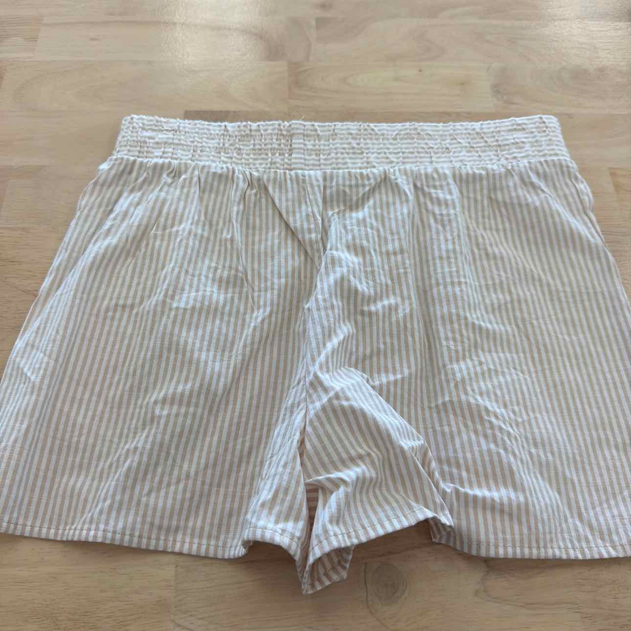 hippie rose Women Size S Tan New Shorts