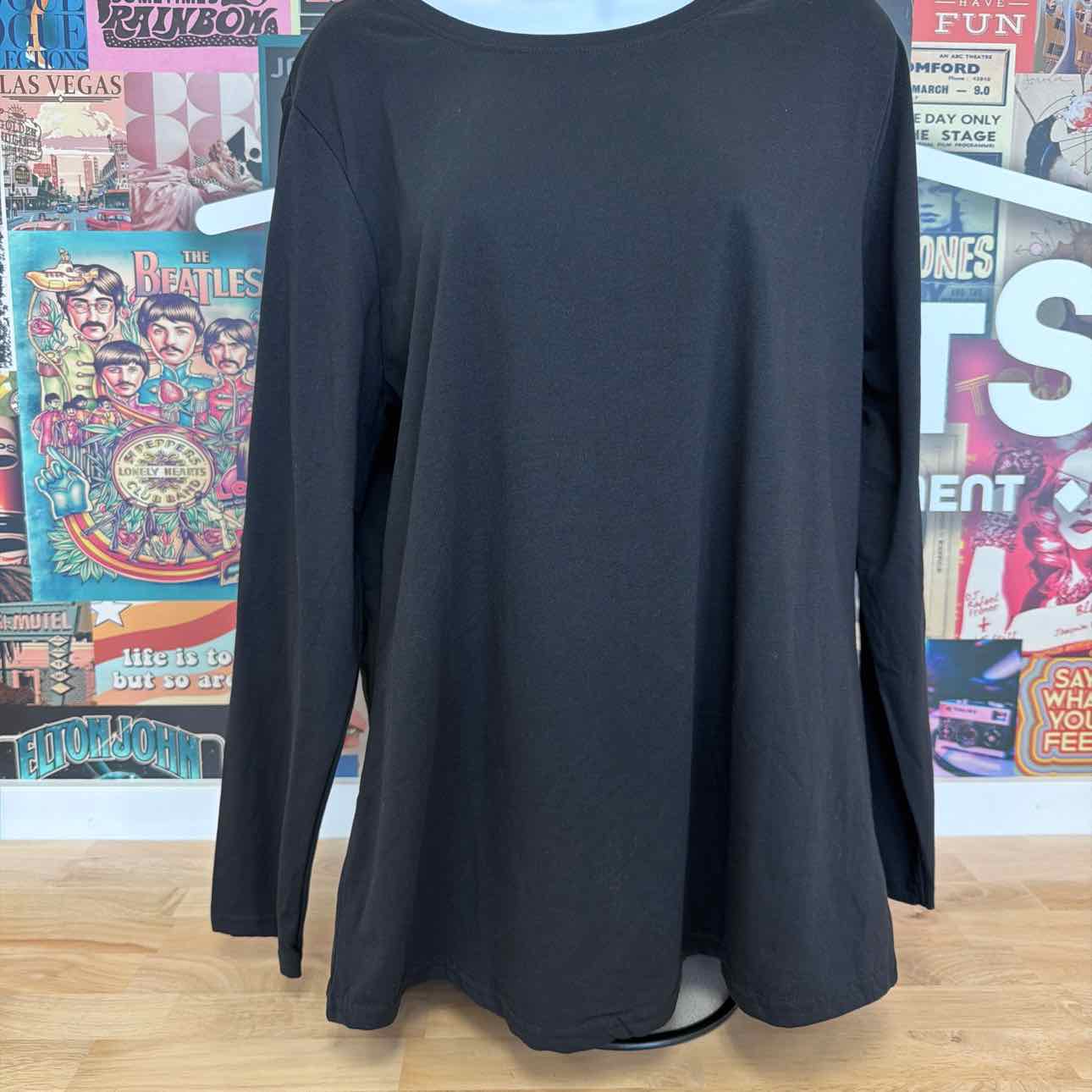 Aveto Size 2X  Crewneck Top - Black Beauty