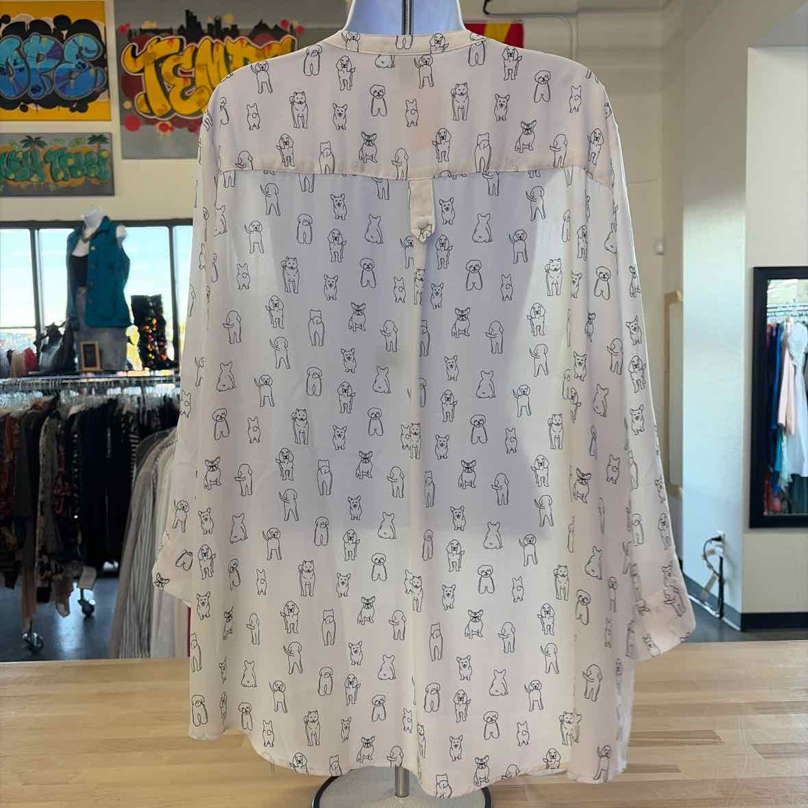 Torrid Size 3 White & Black Used Blouse