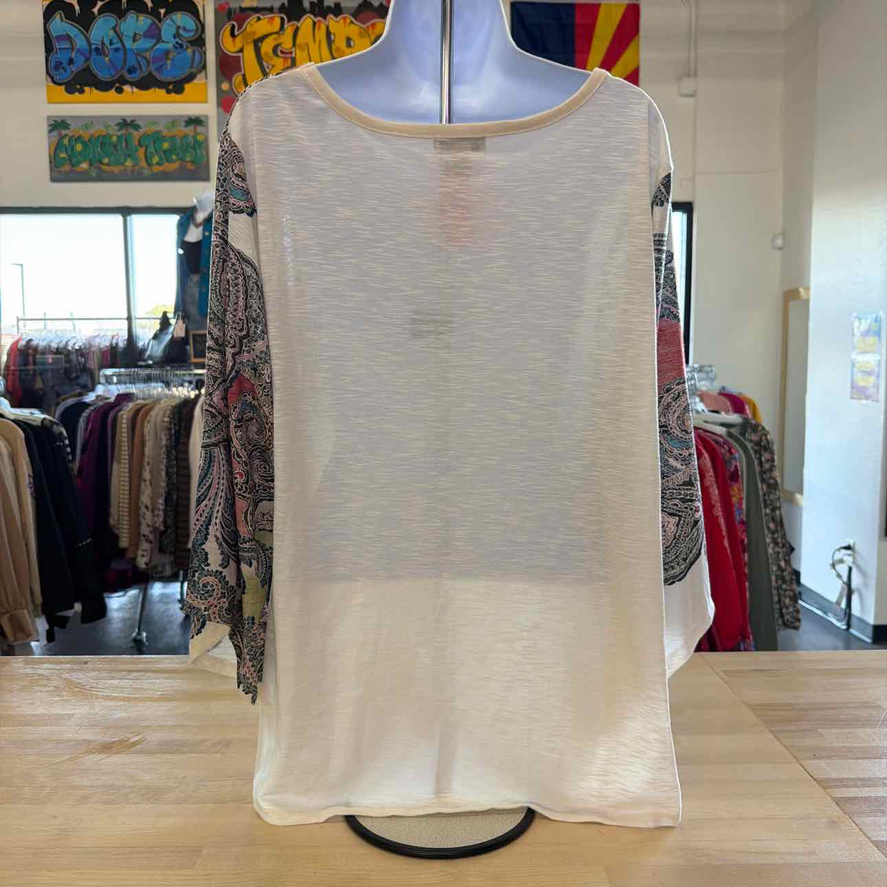 one world Size 2X Multi-Color Preloved Blouse