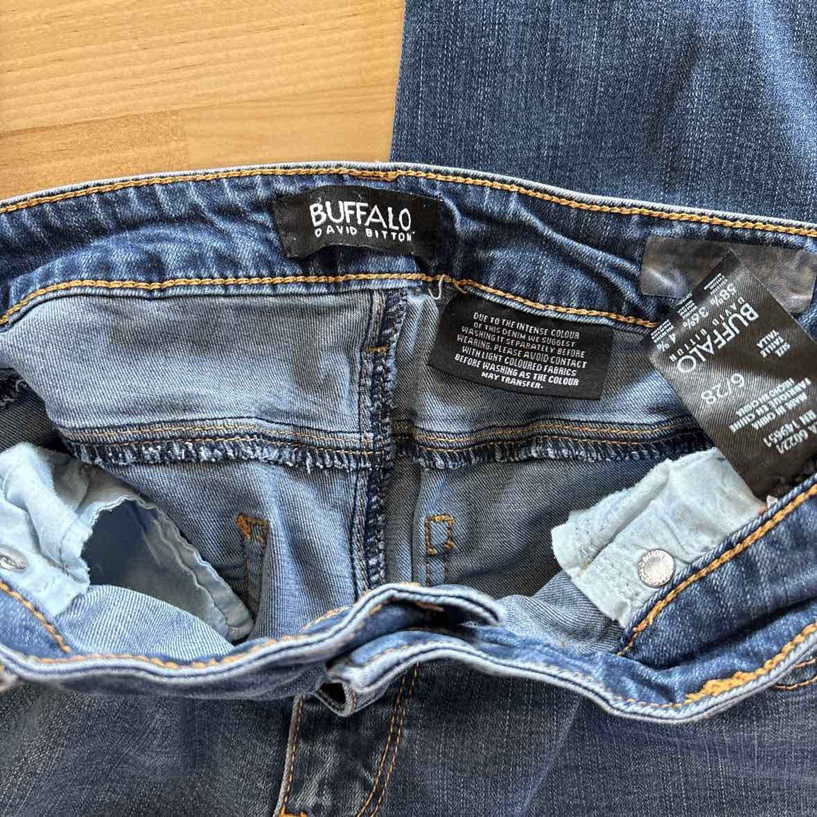 Buffalo Size 6 Blue Jeans